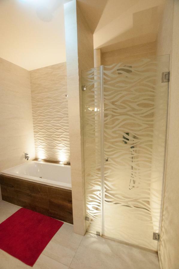 Prestige Apartment Komárno Dış mekan fotoğraf