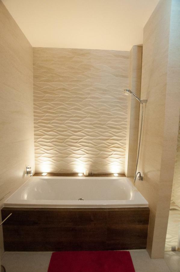 Prestige Apartment Komárno Dış mekan fotoğraf
