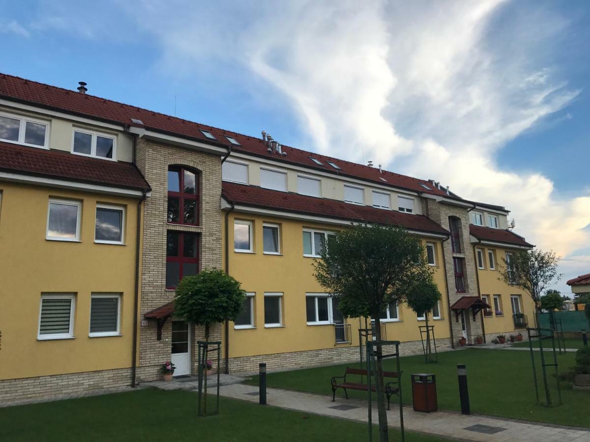 Prestige Apartment Komárno Dış mekan fotoğraf